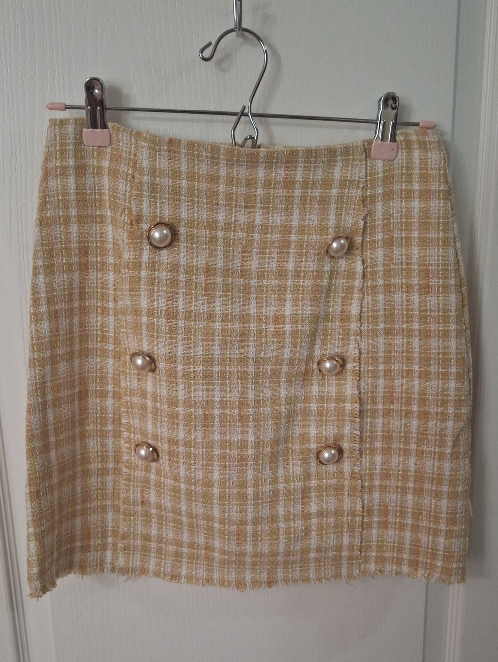 Pearl-Button Tweed Mini Skirt in Beige Plaid NWOT  Size XS